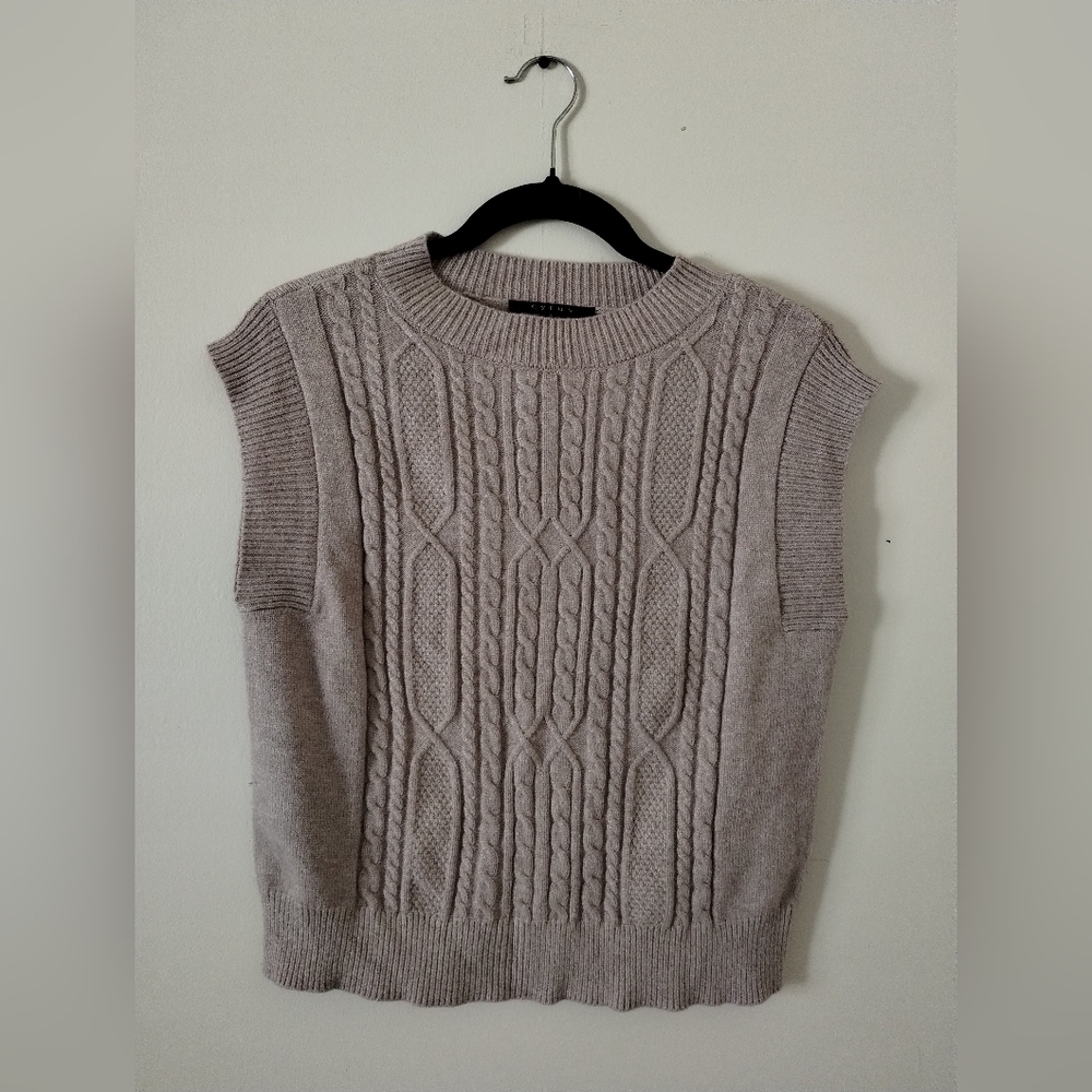 Women's Cable Knit Sweater - Beige